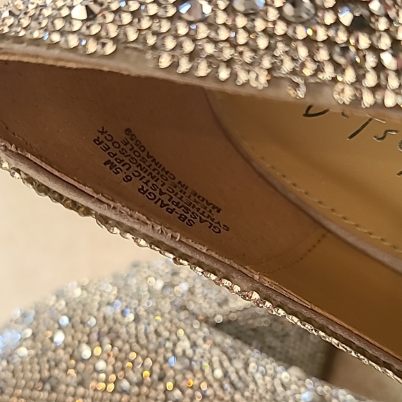 NIB SOLD OUT GORGEOUS Betsey Johnson Averi Rhinestone Pumps sz 6.5 - Picture 9 of 16